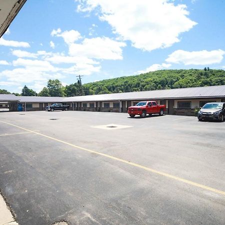Relax Inn Bradford Exterior photo