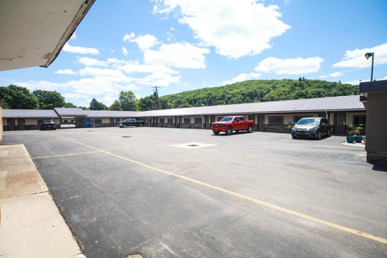 Relax Inn Bradford Exterior photo